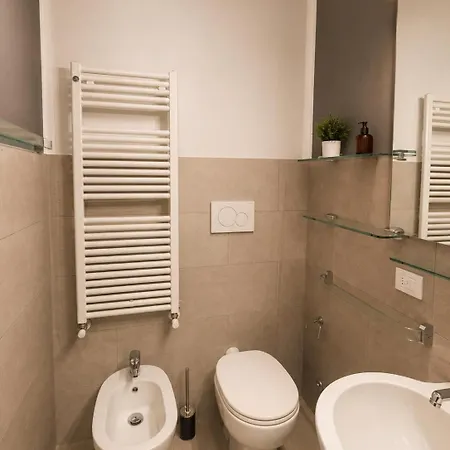 Lägenhet And Quite Flat With 2bdr, 2bath, Self Checkin Connected To Linate And Duomo In 5 Mins *